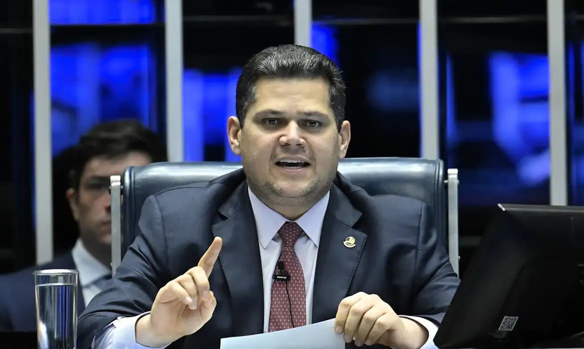Alcolumbre, Pacheco e Toffoli aparecem em lista de convidados de festa de Vorcaro; todos negam ter ido