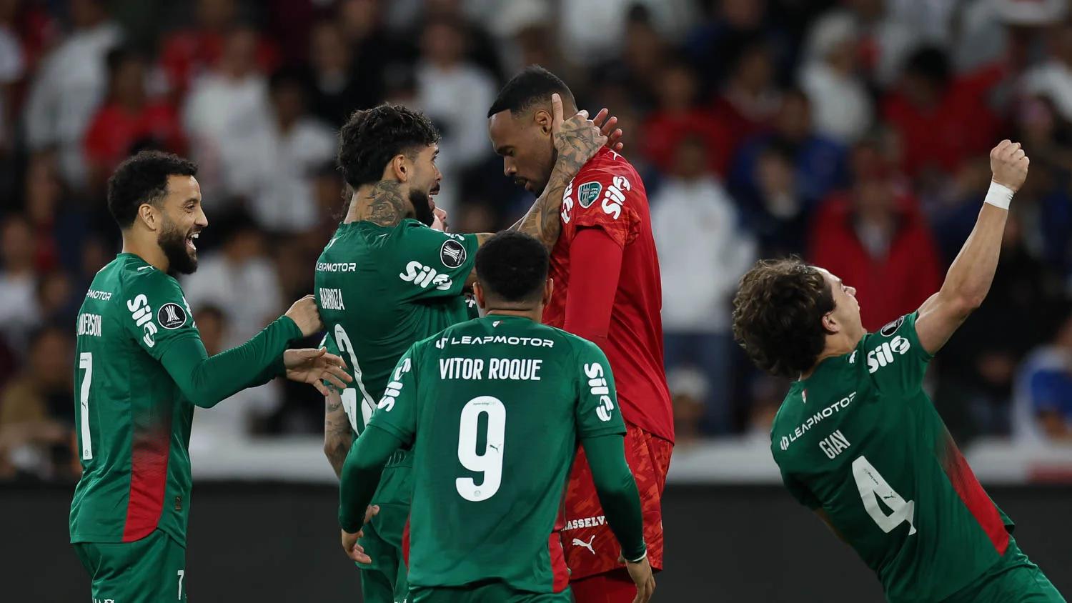 Palmeiras e Atlético-MG avançam nos pênaltis, Corinthians e Santos se despedem: o resumo dos brasileiros nas copas