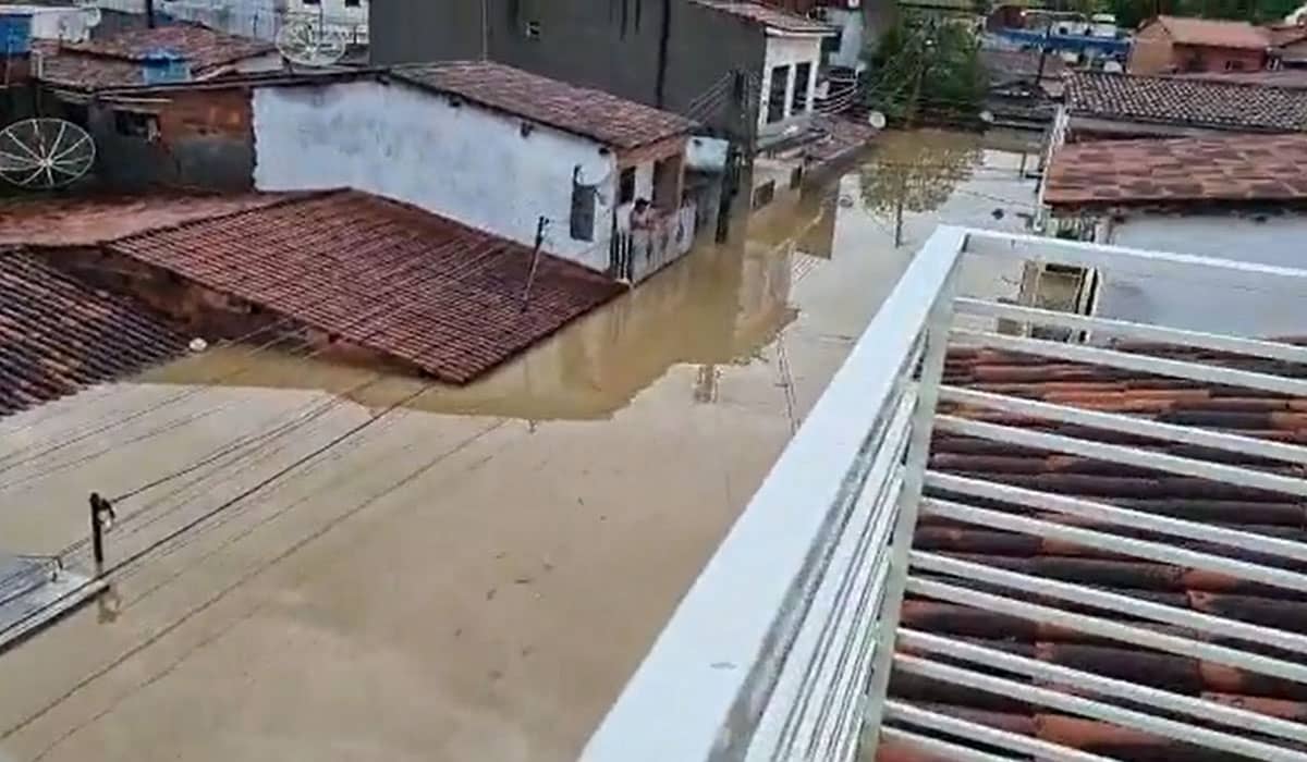 As fortes chuvas continuam atingindo diversas famílias na Bahia; Mais de 91 mil estão desabrigados ou desalojados
