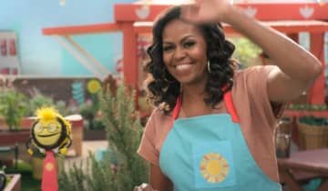 A ex-primeira dama dos EUA se junta a fantoches para apresentar e ensinar a culinária global para toda a família
