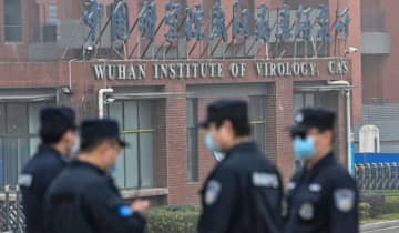 A OMS continua investigando as origens do vírus, mas afirma que a China concedeu acesso total a todas as informações solicitadas
