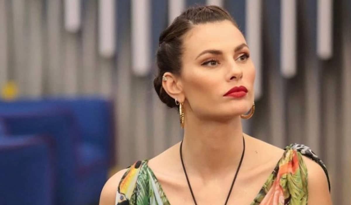 A modelo brasileira tem grande chances de faturar o prêmio de 100 mil euros na final do reality show italiano