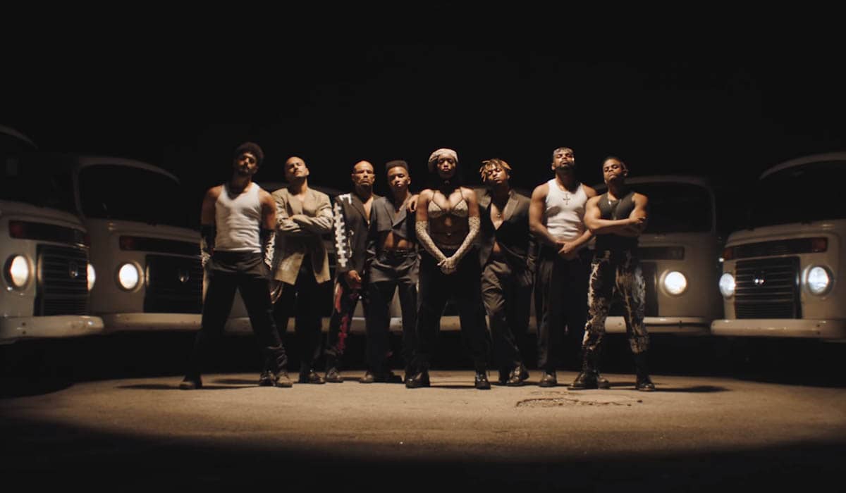 A cantora reúne uma vasta equipe técnica em seu novo clipe, filmado no Rio de Janeiro
