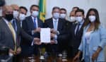 O Auxílio Brasil foi entregue à Câmara dos Deputados junto com a PEC dos Precatórios, nesta segunda-feira (9)