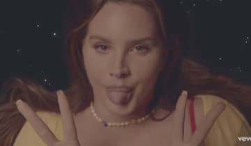 Junto com uma nova data de estreia do álbum, Lana Del Rey lançou o videoclipe oficial de 'Arcadia'