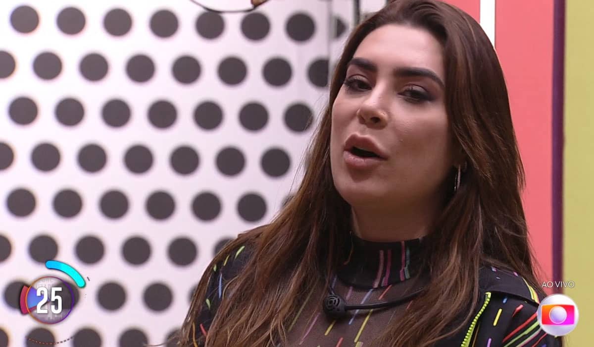 Naiara Azevedo pediu para o público elimina-la e quase apertou o botão de desistência do BBB 22