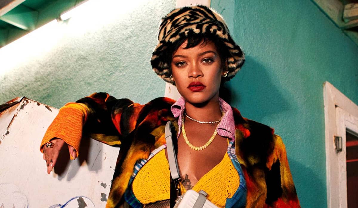 A cantora e empresária Rihanna está grávida de seu primeiro filho, aos 33 anos
