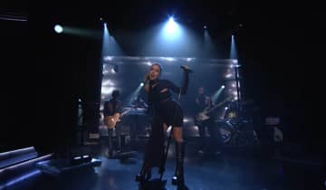 Anitta fez uma grande performance de 'Boys Don't Cry' no 'Tonight Show' com Jimmy Fallon. Foto: Getty Images. Foto: Reprodução/YouTube