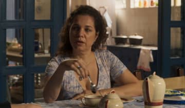 Maria Bruaca não consegue mais olhar no rosto de Tenório. Foto: Reprodução/Globo