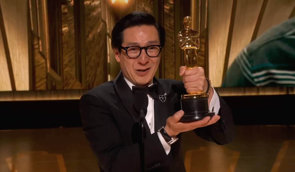 Ke Huy Quan emociona a internet após receber o merecido Oscar. Fonte: Reprodução/YouTube