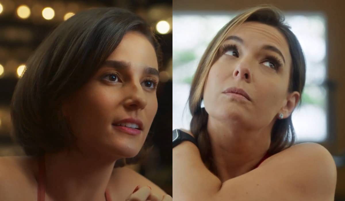 Helena e Clara finalmente se beijam livremente na novela das sete. Foto: Reprodução/Globo