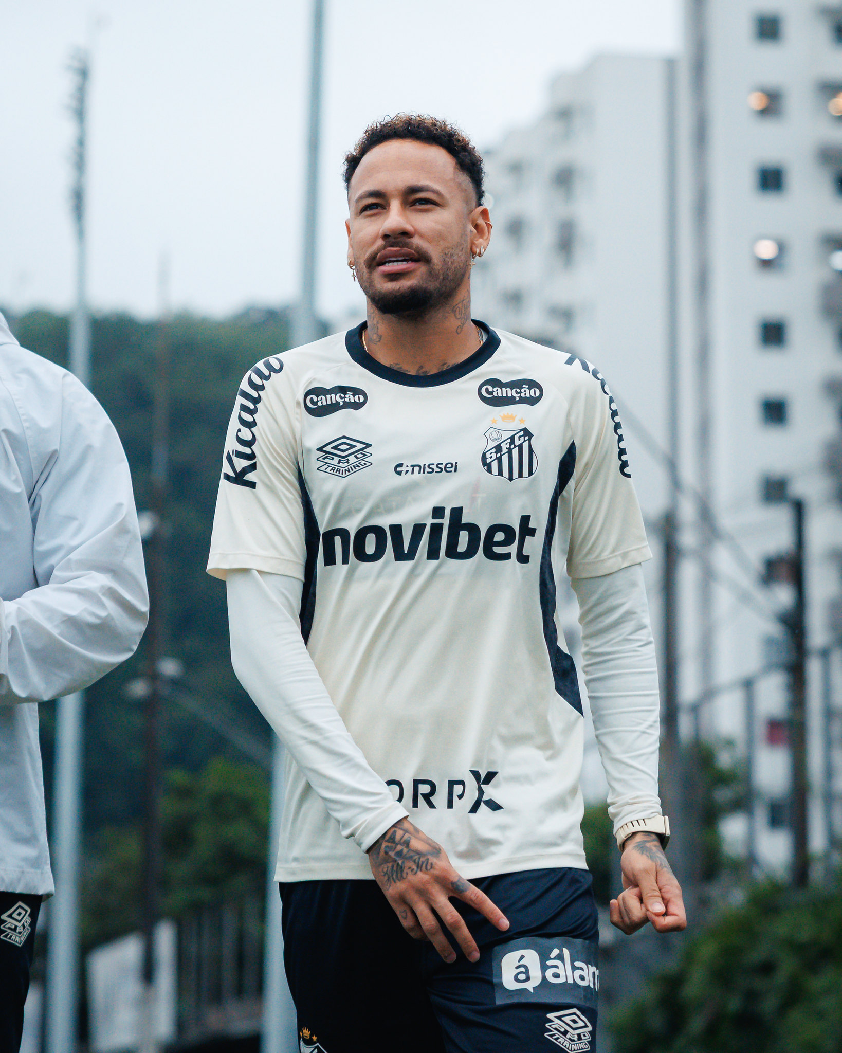 Neymar também treinou mas deve defalcar o Santos hoje. Foto: Fotos: Raul Baretta/ Santos FC.