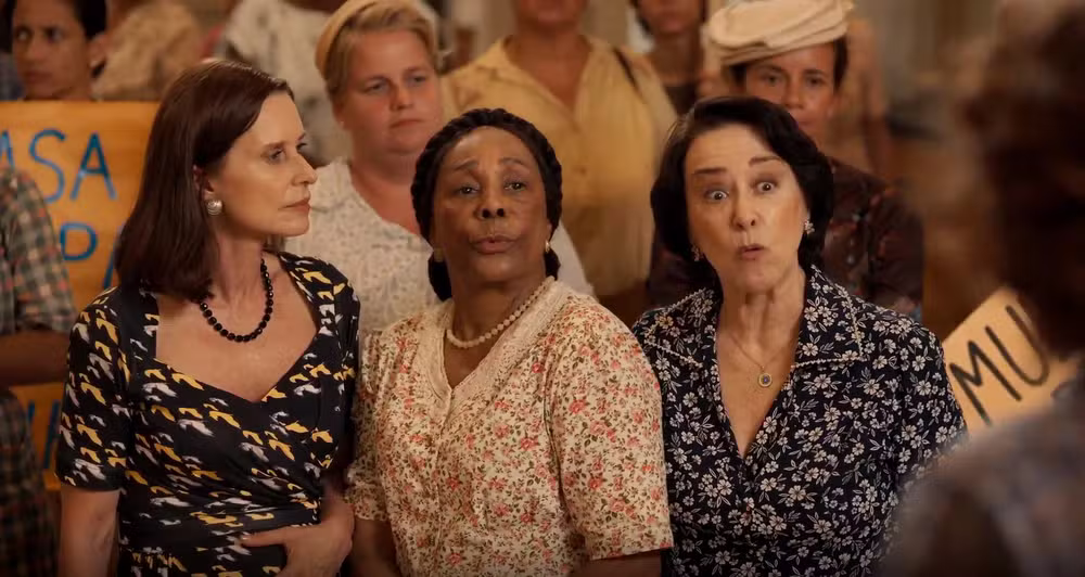 Resumo da novela Êta Mundo Melhor!: Casamento, Prisão e Redenção na Reta Final