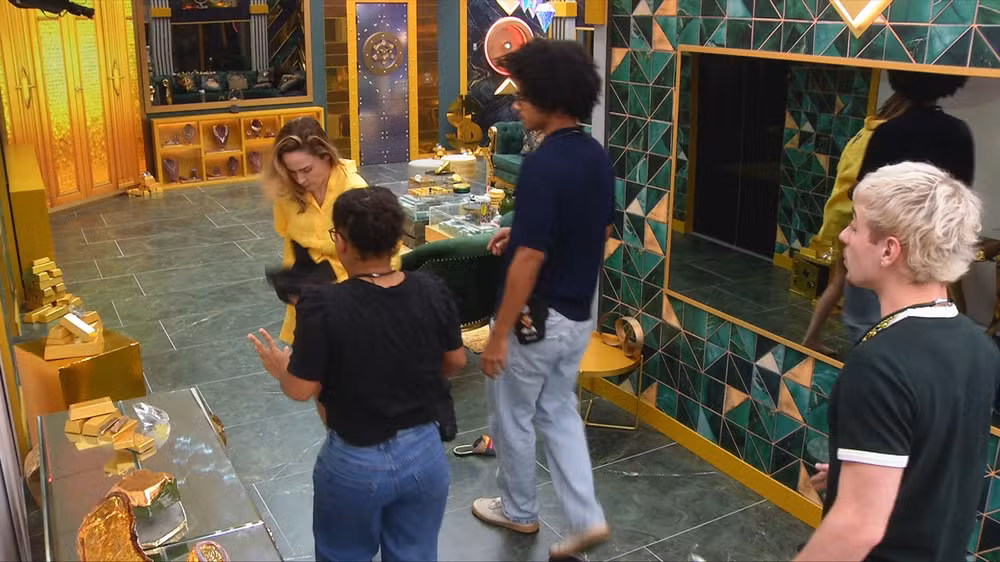 BBB 26: Ana Paula Renault parte para cima de Alberto Cowboy e amassa chapéu após comentário sobre seu pai