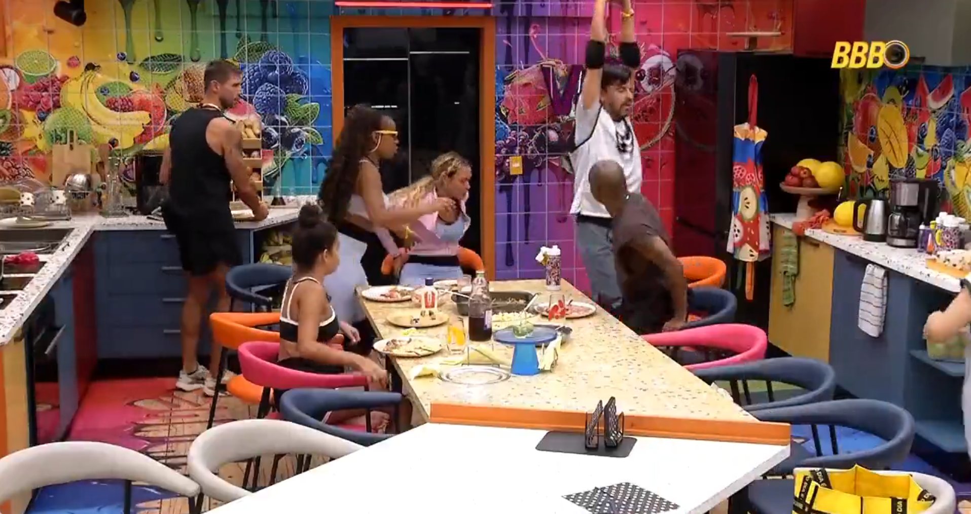 Cowboy tentando recuperar o fôlego, outros participantes entram em pânico. Foto: Reprodução Tv Globo.