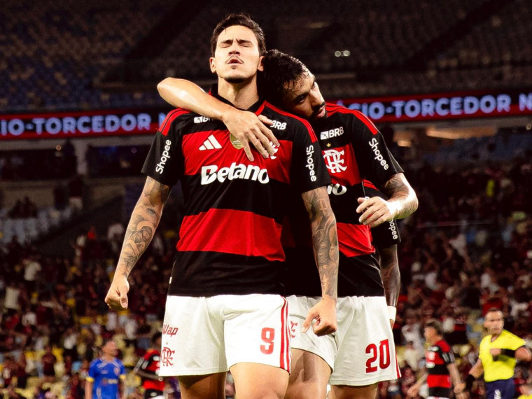 Pedro e Paquetá durante comemoração de gol do Flamengo contra o Sampaio Corrêa, pelo Carioca. Foto: Adriano Fontes / CRF