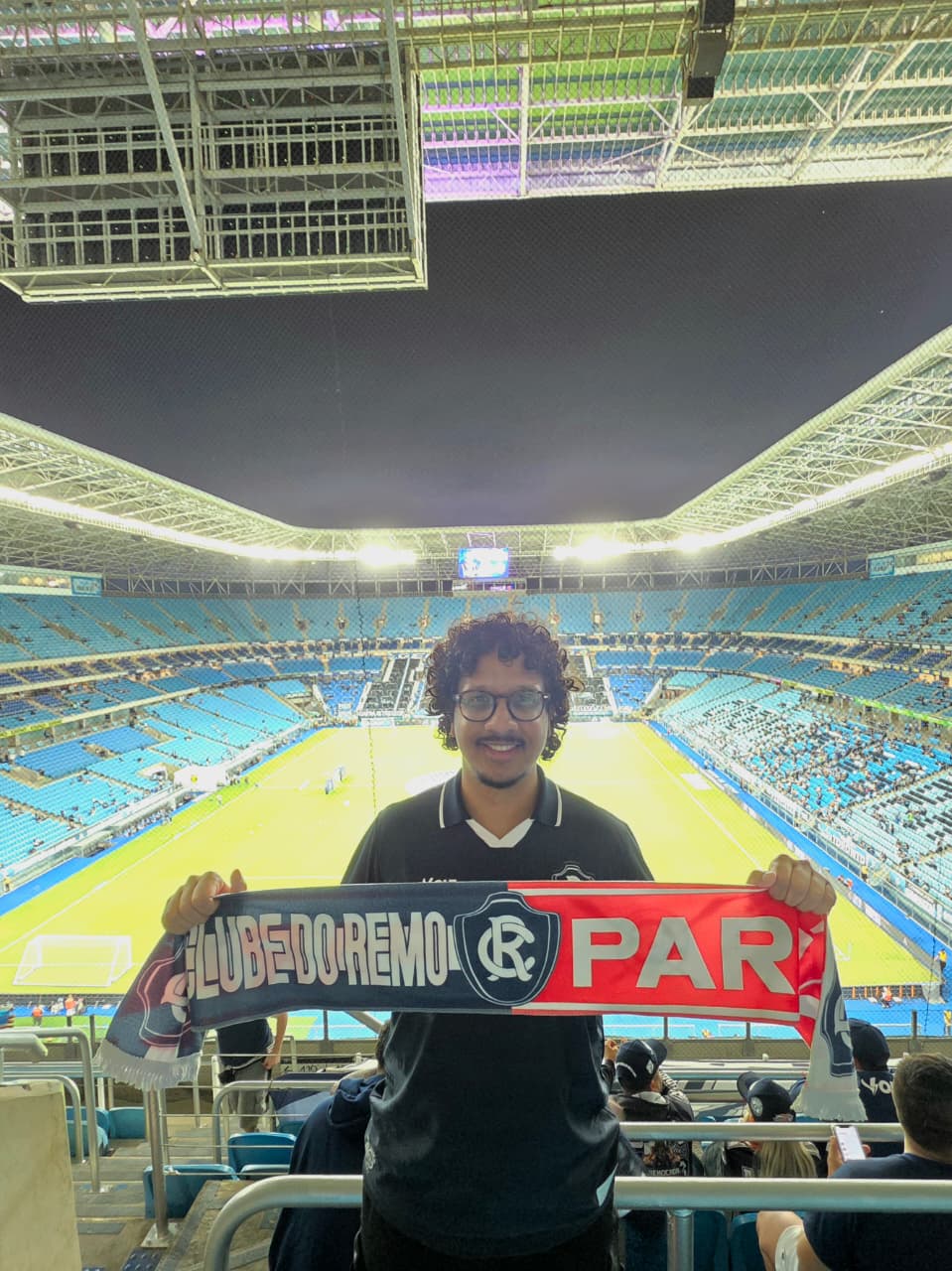 O remista está atravessando o país e conferiu a partida entre Grêmio e Remo na Arena do Grêmio. Foto: Diário 24 Horas / Acervo pessoal