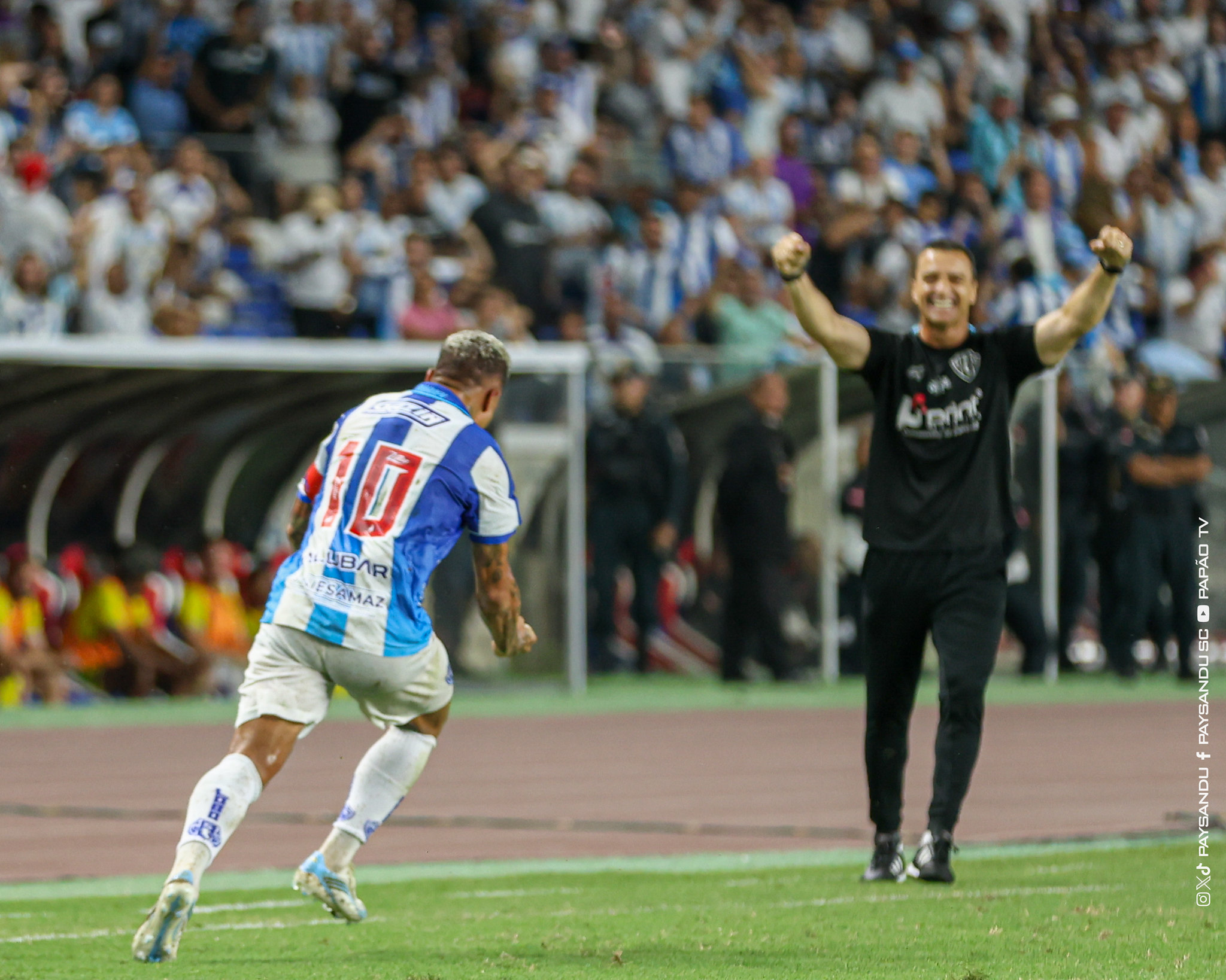 Marcinho comemorando seu belo gol de falta, único do Paysandu na partida. Foto: Jorge Luís Totti/Paysandu