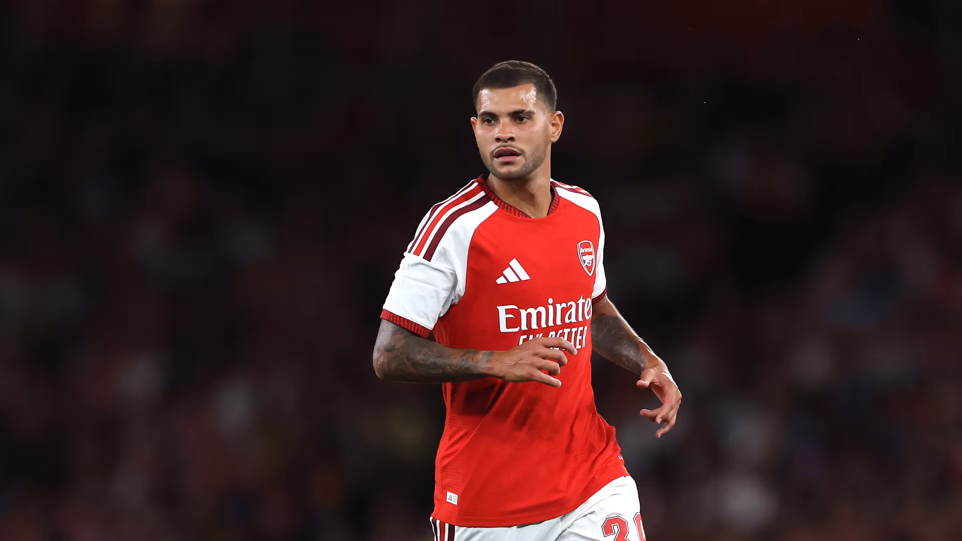 Bruno Guimarães estreia na Champions pelo Arsenal em uma noite pesada no Maradona
