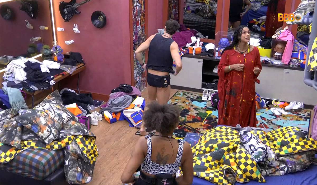 Ao som dos novos hits de Anitta, os participantes se preparam para a prova do anjo