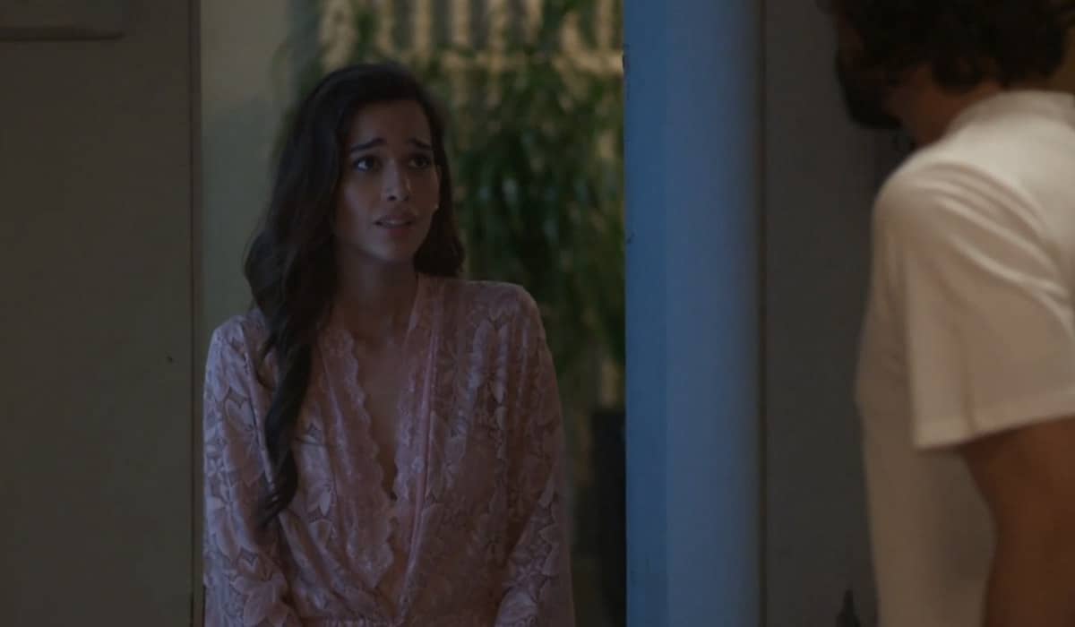 Labibe faz uma nova visita noturna a Maruan na novela das seis. Foto: Reprodução/Globo