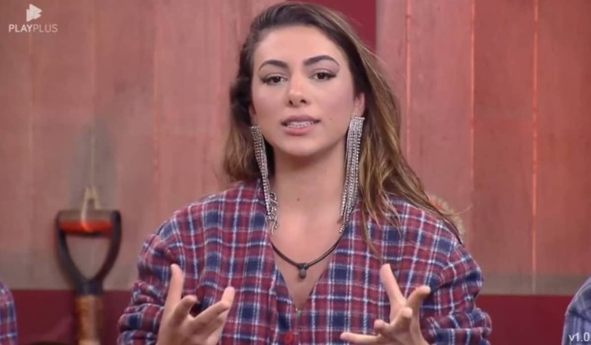 Pétala recebeu o poder verde do lampião que a mandou diretamente para a roça. Foto: Reprodução/PlayPlus