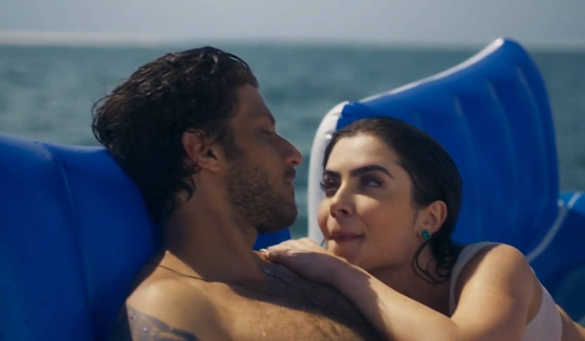 Ari se entrega a Chiara no Rio de Janeiro. Foto: Reprodução/Globo