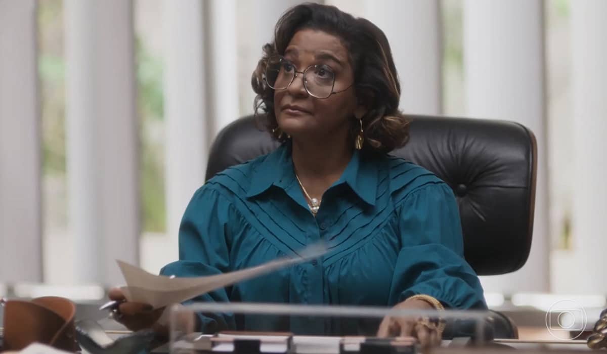 Martha não gosta de saber que Danilo pode entrar na empresa. Fonte: Reprodução/Globo