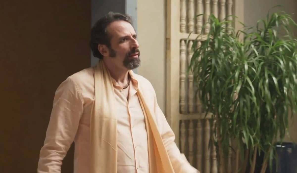 Zahym tenta impedir o romance da filha na novela das seis. Foto: Reprodução/Globo