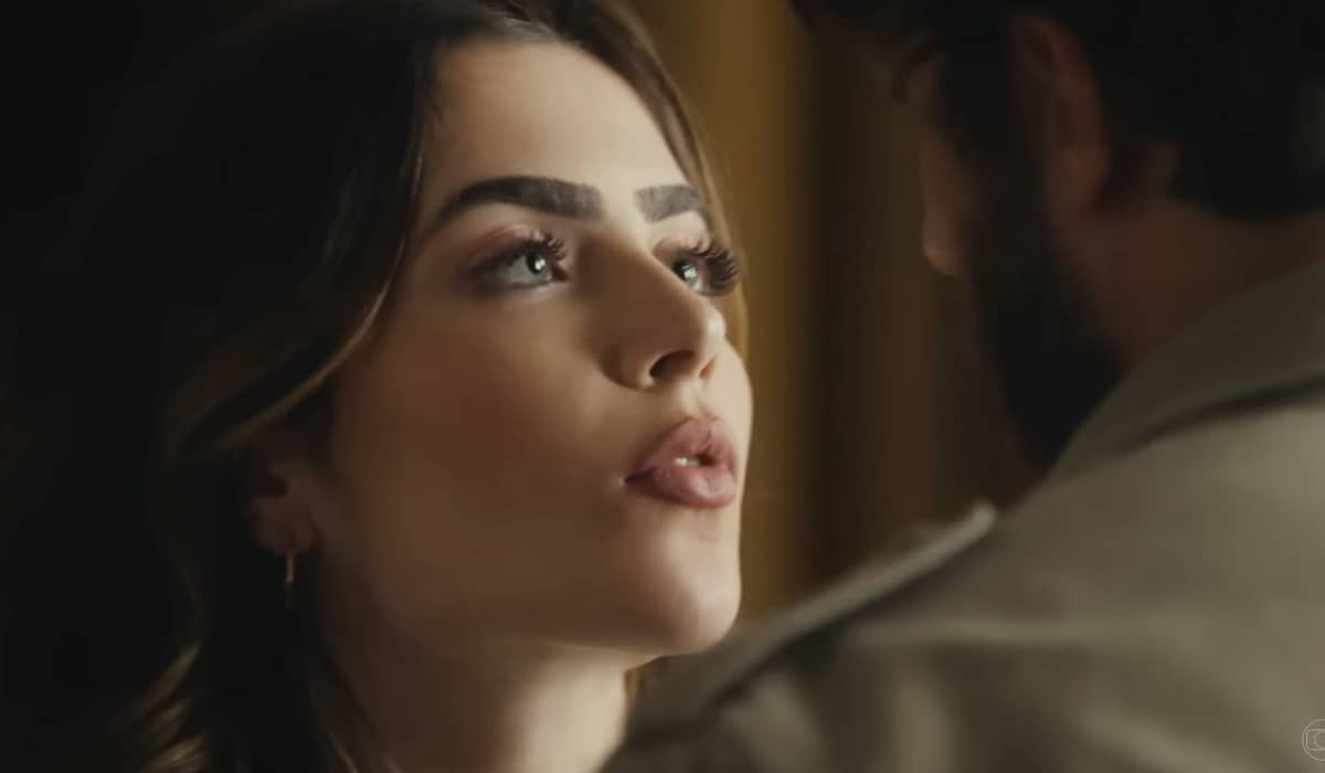 Ari se apaixona por Chiara. Fonte: Reprodução/Globo