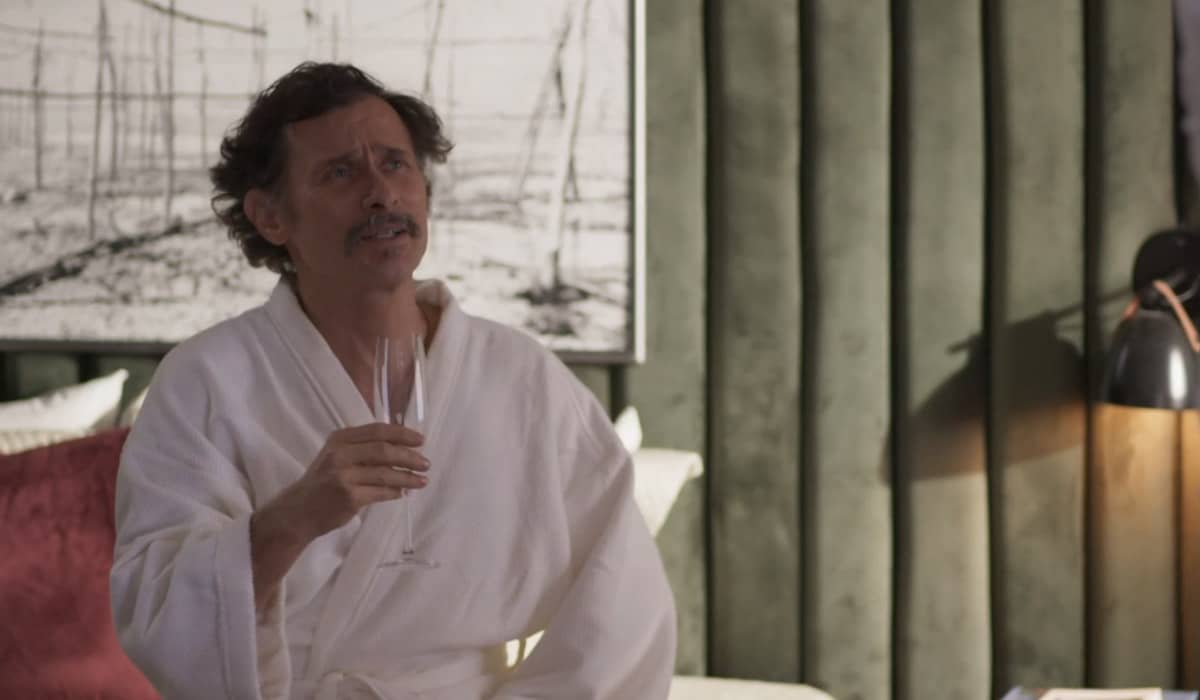 Timbó revela aos amigos que Fubá Mimoso é muito perigoso. Foto: Reprodução/Globo