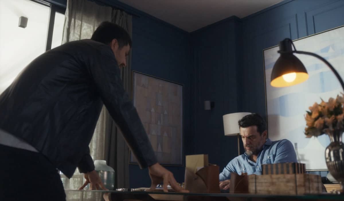 A parceria entre Oto e Moretti será abalada nos próximos capítulos. Foto: Reprodução/Globo