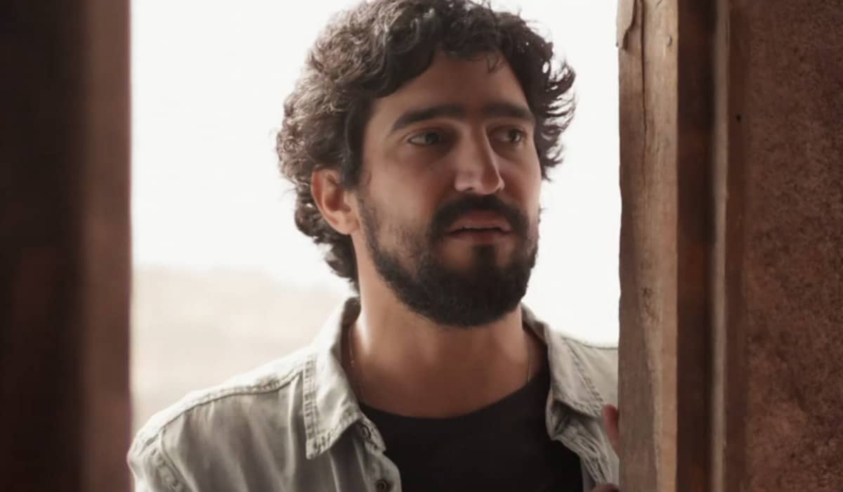Tertulinho fica revoltado com o noivado de Candoca e Zé Paulino. Foto: Reprodução/Globo