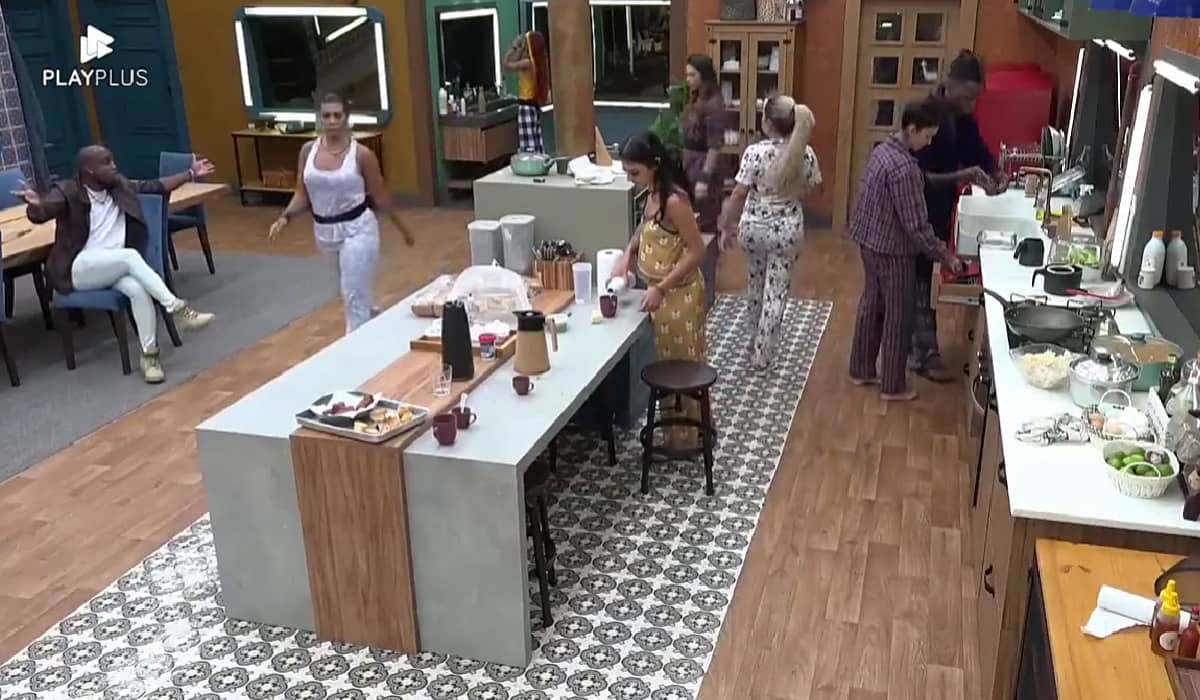 André enfrentou horas a fio de uma discussão acalorada com as antigas aliadas. Foto: Reprodução/PlayPlus