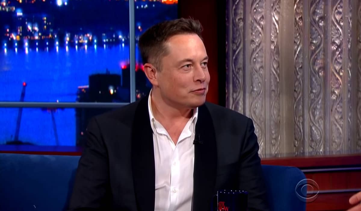 Elon Musk demitiu milhares de funcionários do Twitter. Foto: Reprodução/YouTube, CBS