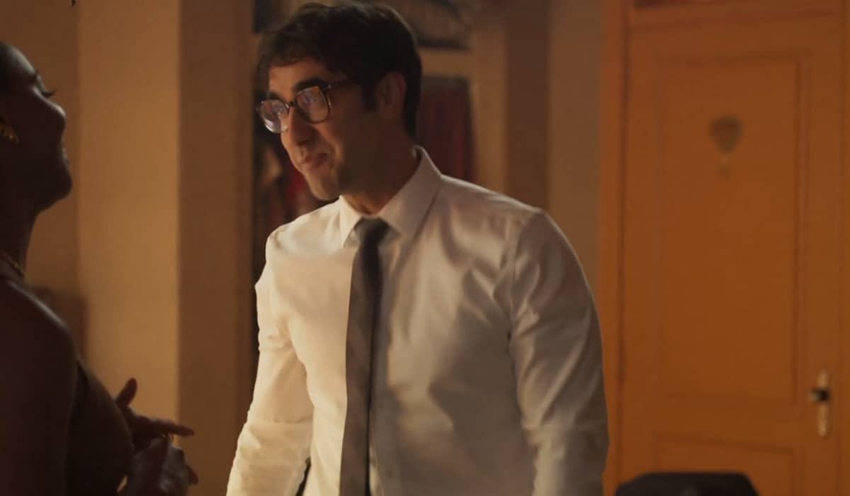 Márcio conseguirá irritar heróis e vilões na novela. Foto: Reprodução/Globo
