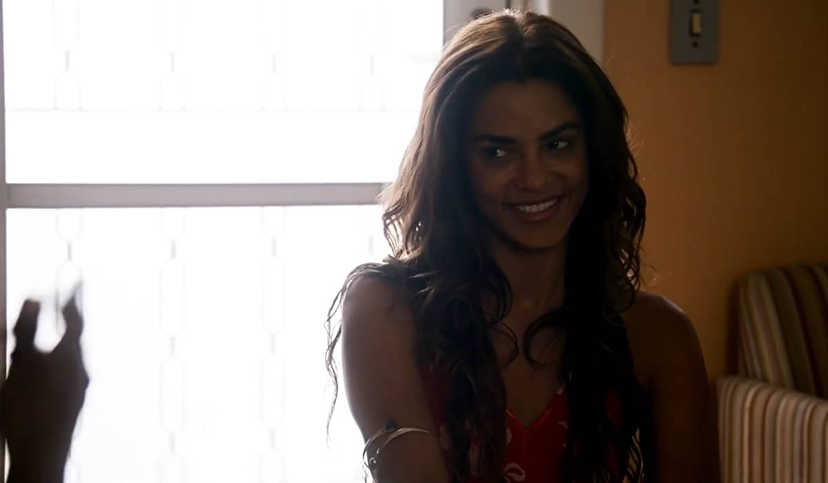 Oto tenta proteger Brisa de Moretti. Fonte: Reprodução/Globo