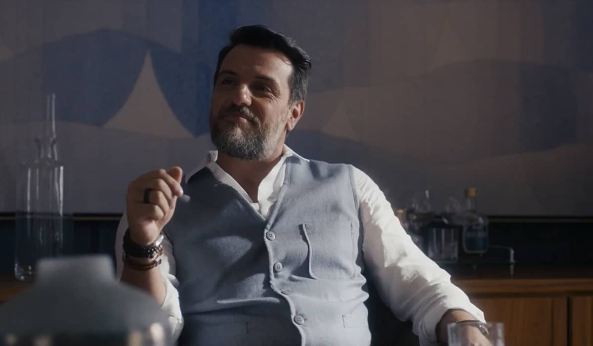 Guida acha que Leonor está seduzindo Moretti. Fonte: Reprodução/Globo