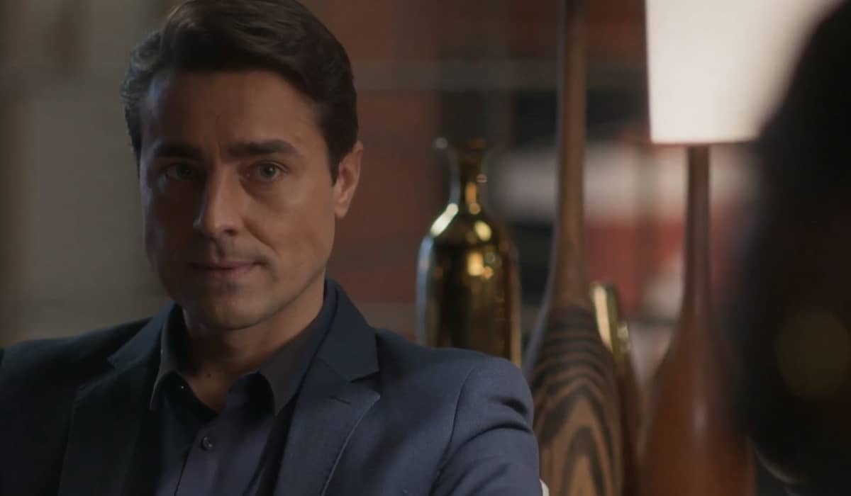 Danilo rouba as escrituras de Anita. Fonte: Reprodução/Globo