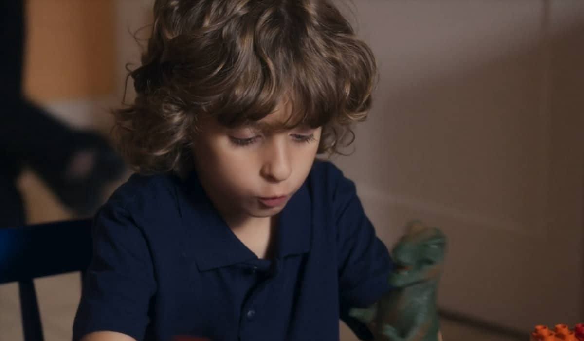 Apesar do surto de Ari, Tonho estará apenas se divertindo com a mãe. Foto: Reprodução/Globo