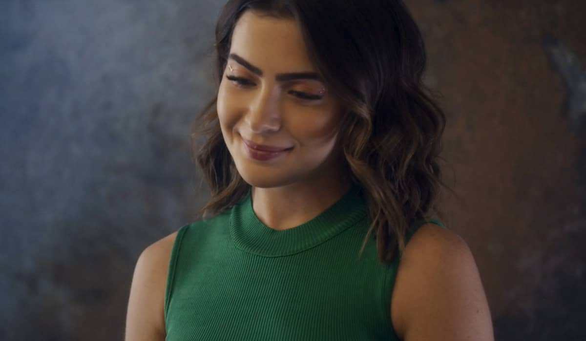 Chiara fica cada vez mais desconfiada em Travessia. Foto: Reprodução/Globo