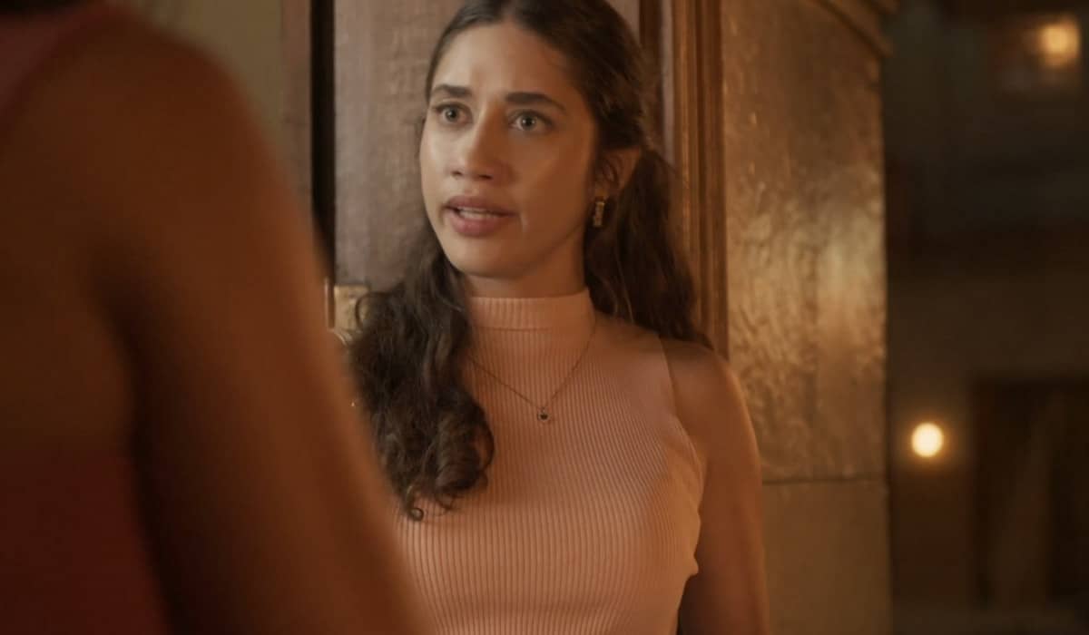 Jessilaine pede ajuda aos pais para dar uma resposta a Tertúlio. Foto: Reprodução/Globo
