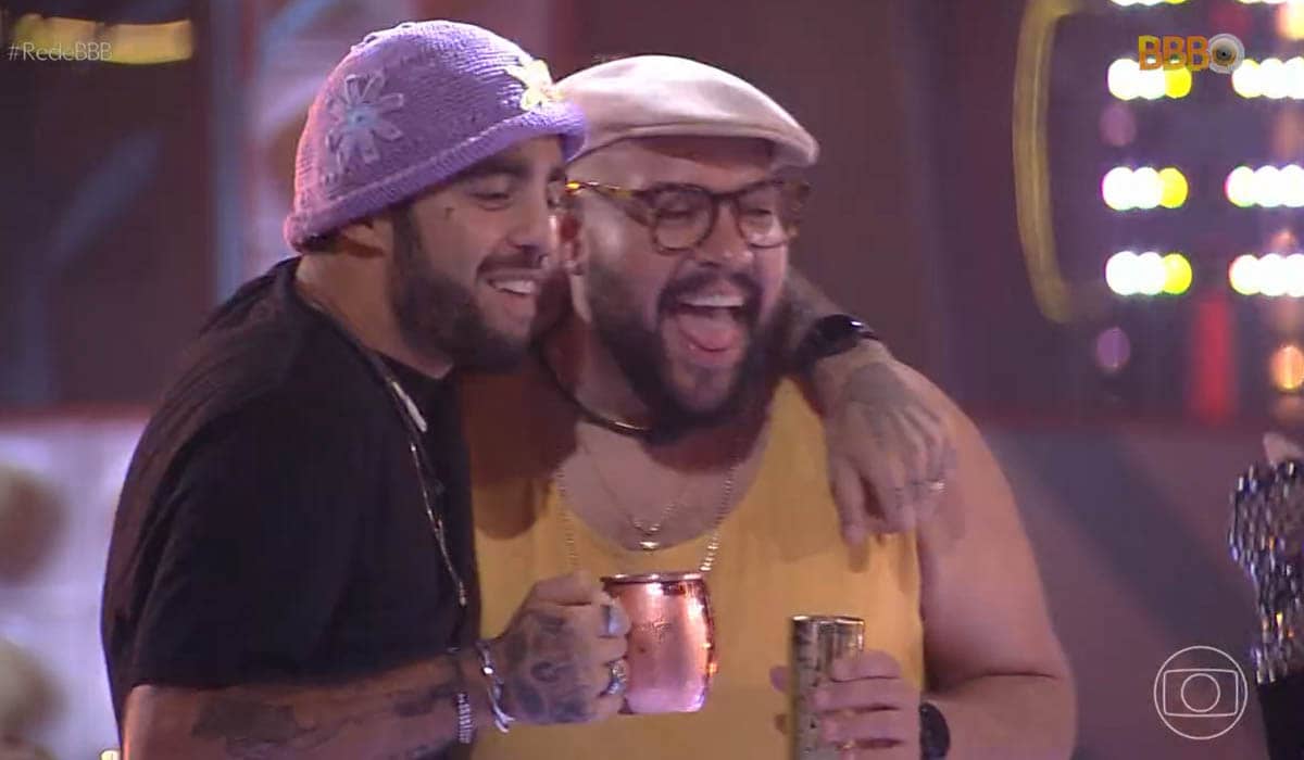 Pedro e Tiago se divertem na festa da líder Jade. Foto: Reprodução/TV Globo
