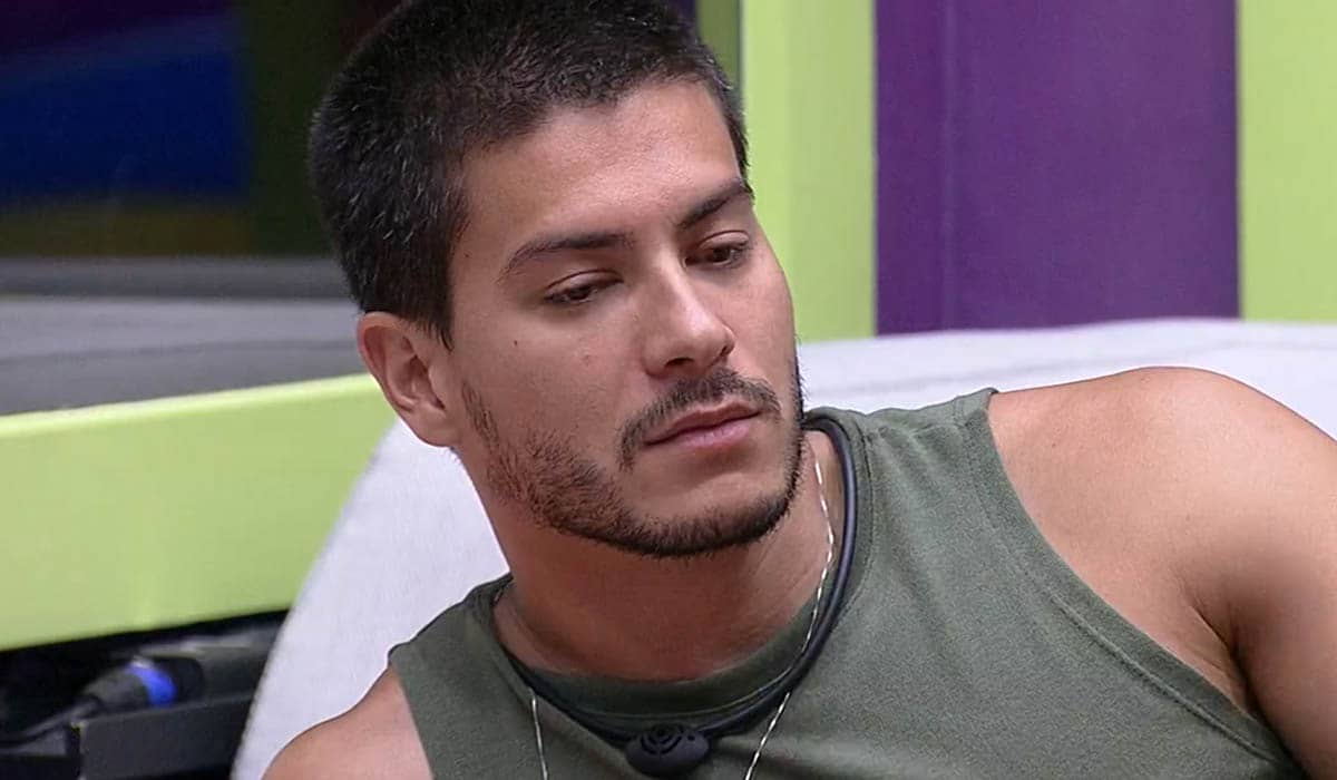 Arthur Aguiar concentrado antes da prova do anjo. Foto: Reprodução/Globoplay