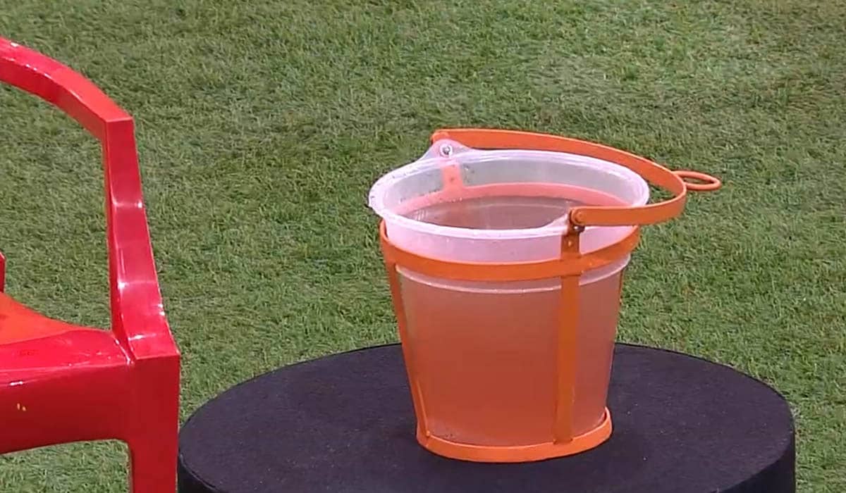 Jogo da discórdia envolve balde de água suja. Foto: Reprodução/TV Globo