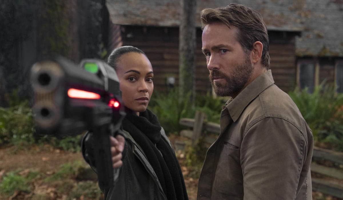 Zoë Saldaña protagoniza cenas de ação com Ryan Reynolds em 'The Adam Project'. Foto: Divulgação/Netflix