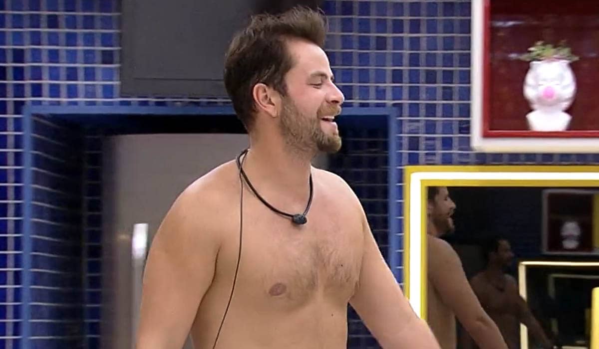 Gustavo é o segundo mais votado na enquete BBB 22. Foto: Reprodução/Globoplay