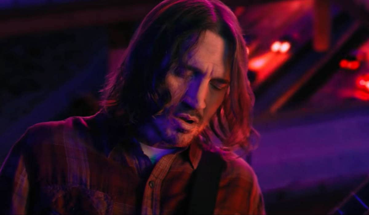 John Frusciante faz um solo de guitarra espetacular em Black Summer