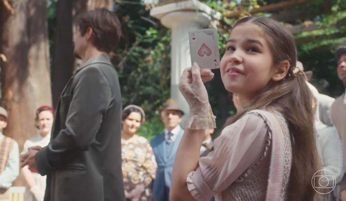 Davi impressiona Isadora em um show de mágica. Foto: Reprodução/TV Globo