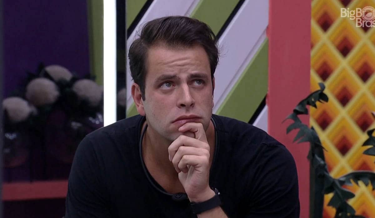 Gustavo se aproximou de Vinicius na enquete. Foto: Reprodução/Globo
